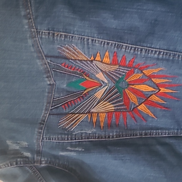 Unique Aztec print embroidered jean jacket - Picture 4 of 10